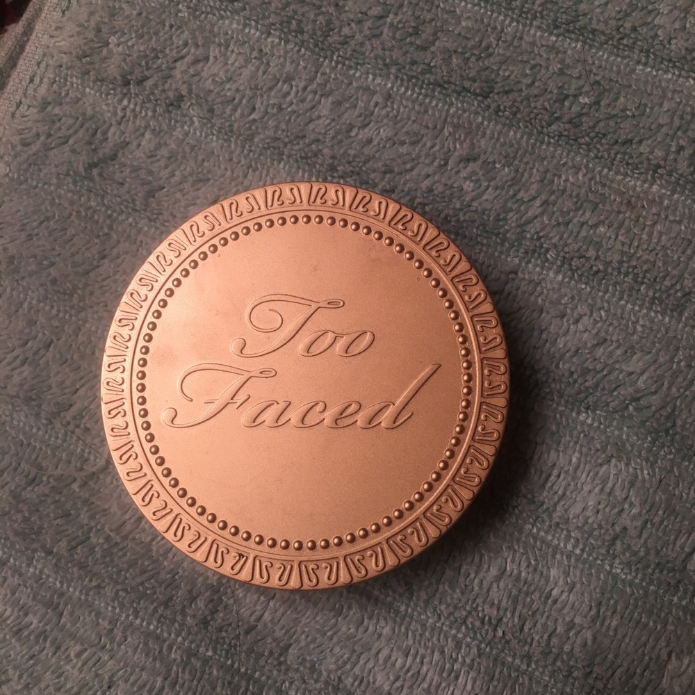 Too faced bronzer